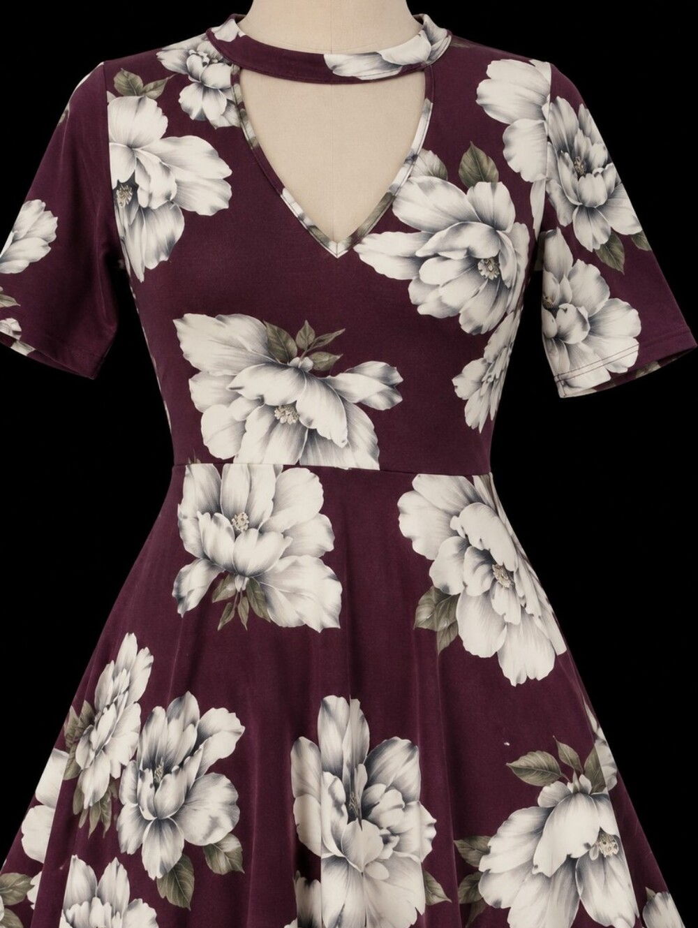 Floral Cutout V-Neck Dress in Plum😍